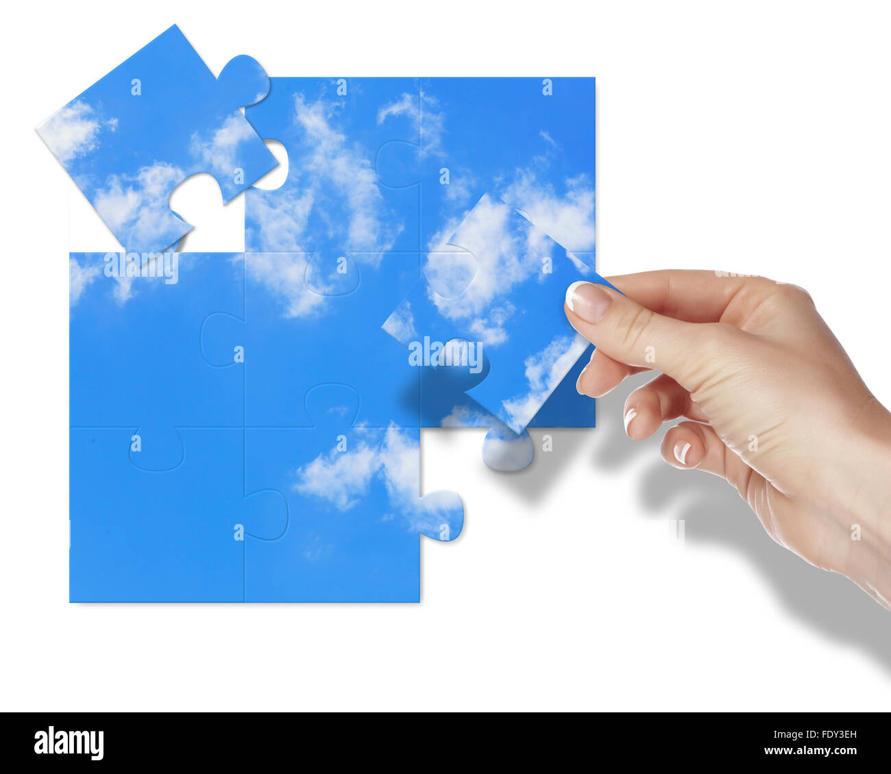 Bild eines Puzzles mit blauem Himmel und weißen Wolken Stockfoto