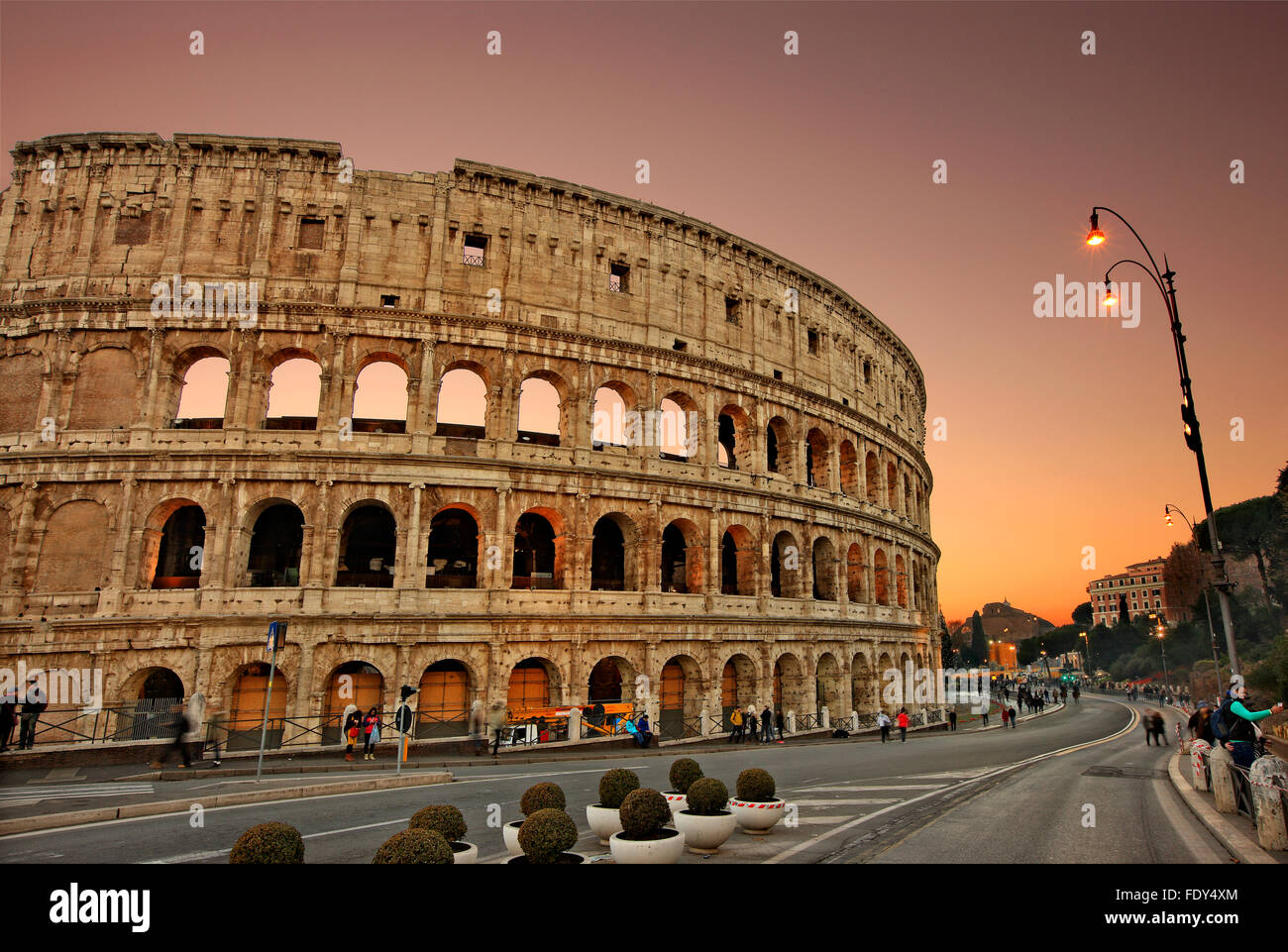 Das Kolosseum auch bekannt als das flavische Amphitheater, Sonnenuntergang, Rom, Italien Stockfoto