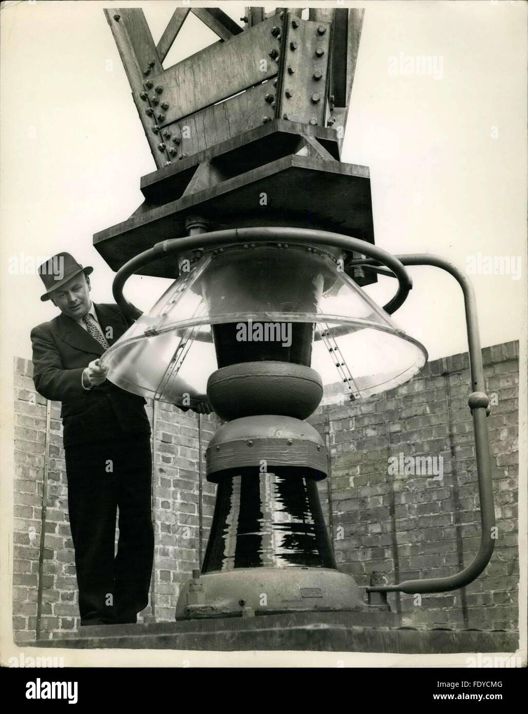 1952 - neue BBC-Sender Dacen bereit für den Rundfunk: die neue Untergrundarmee Sender im Dav einsatzbereit und wird wahrscheinlich das dritte Programm am kommenden Sonntag. Die 725-ft Mast - Antenne stehend auf ü - Ebene und ist schätzungsweise 100-Meilen. © Keystone Bilder USA/ZUMAPRESS.com/Alamy Live-Nachrichten Stockfoto