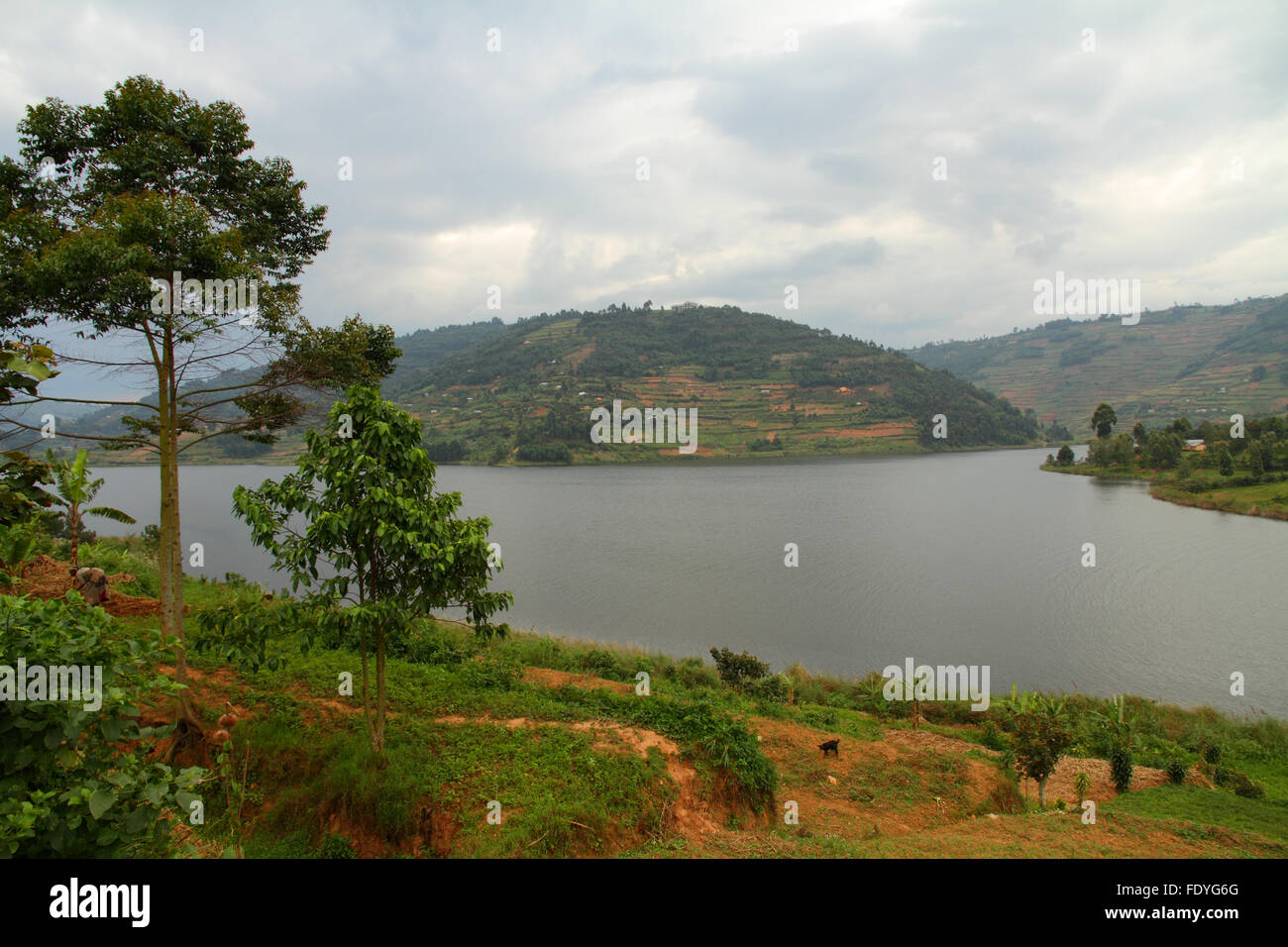 Gemeinden entlang der Küste des Lake Bunyoni in Uganda. Stockfoto