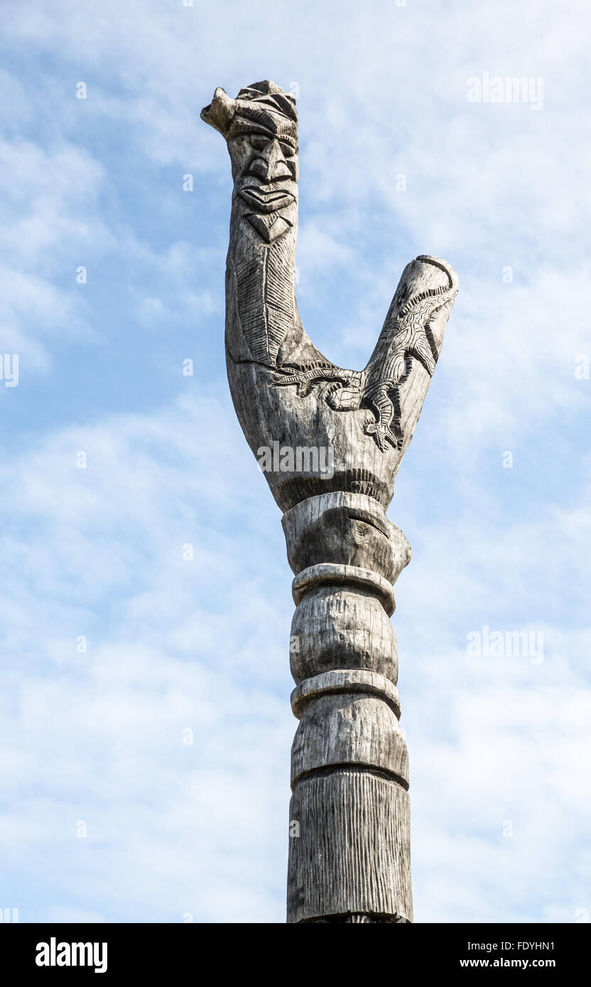 Geschnitzte Totempfahl auf Insel Lifou, Neukaledonien Stockfoto