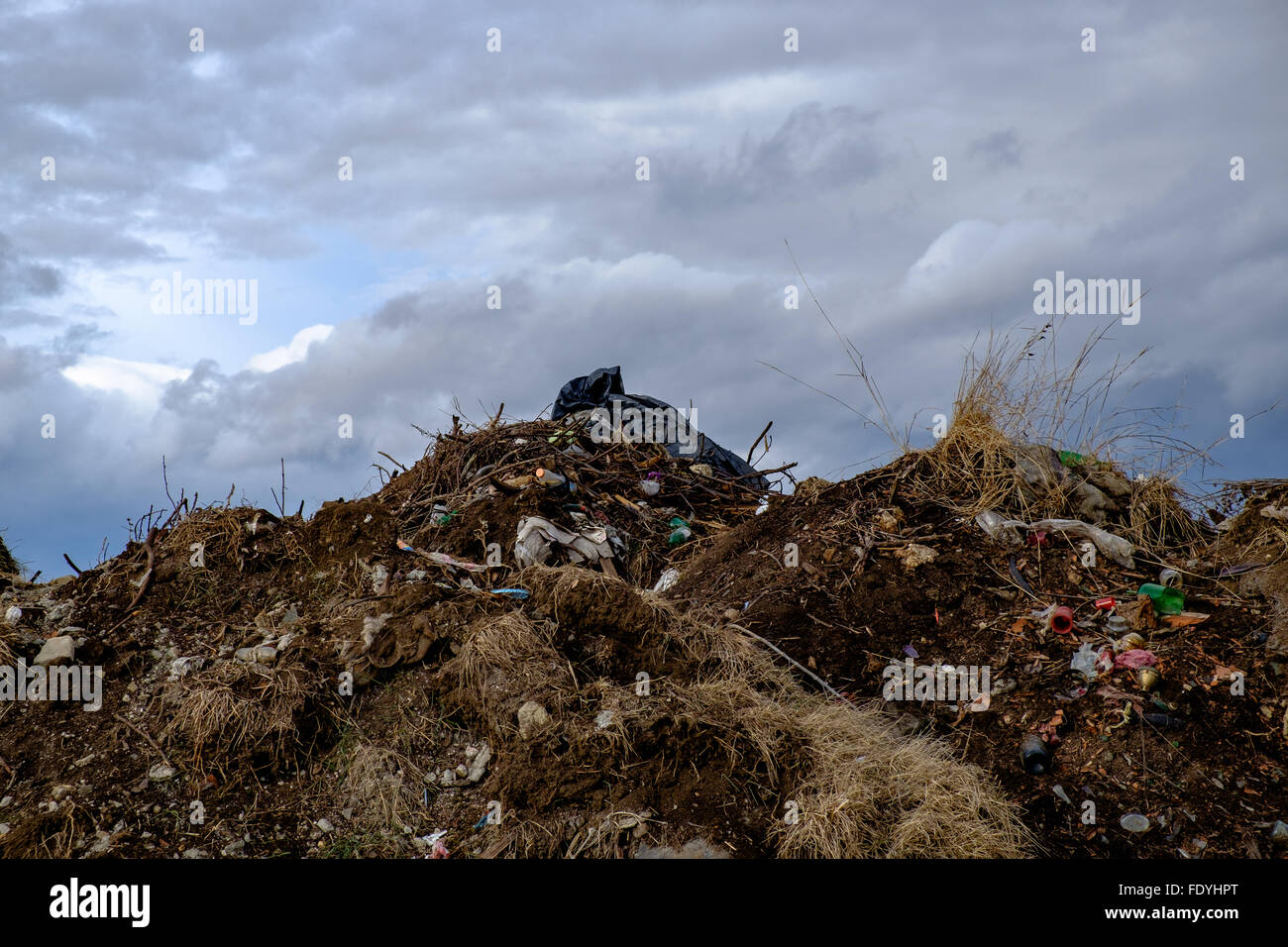 Entsorgt Müll Umwelt in der Nähe eines Dorfes in Transyilvania, Rumänien. Stockfoto