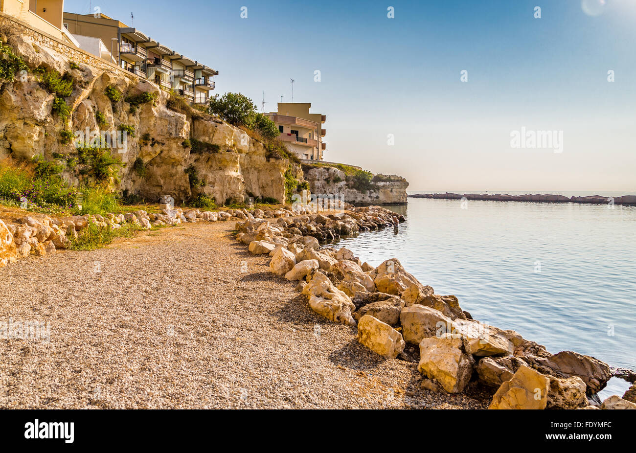 Bucht der apulischen Altstadt auf der Halbinsel Salento in Italien Stockfoto