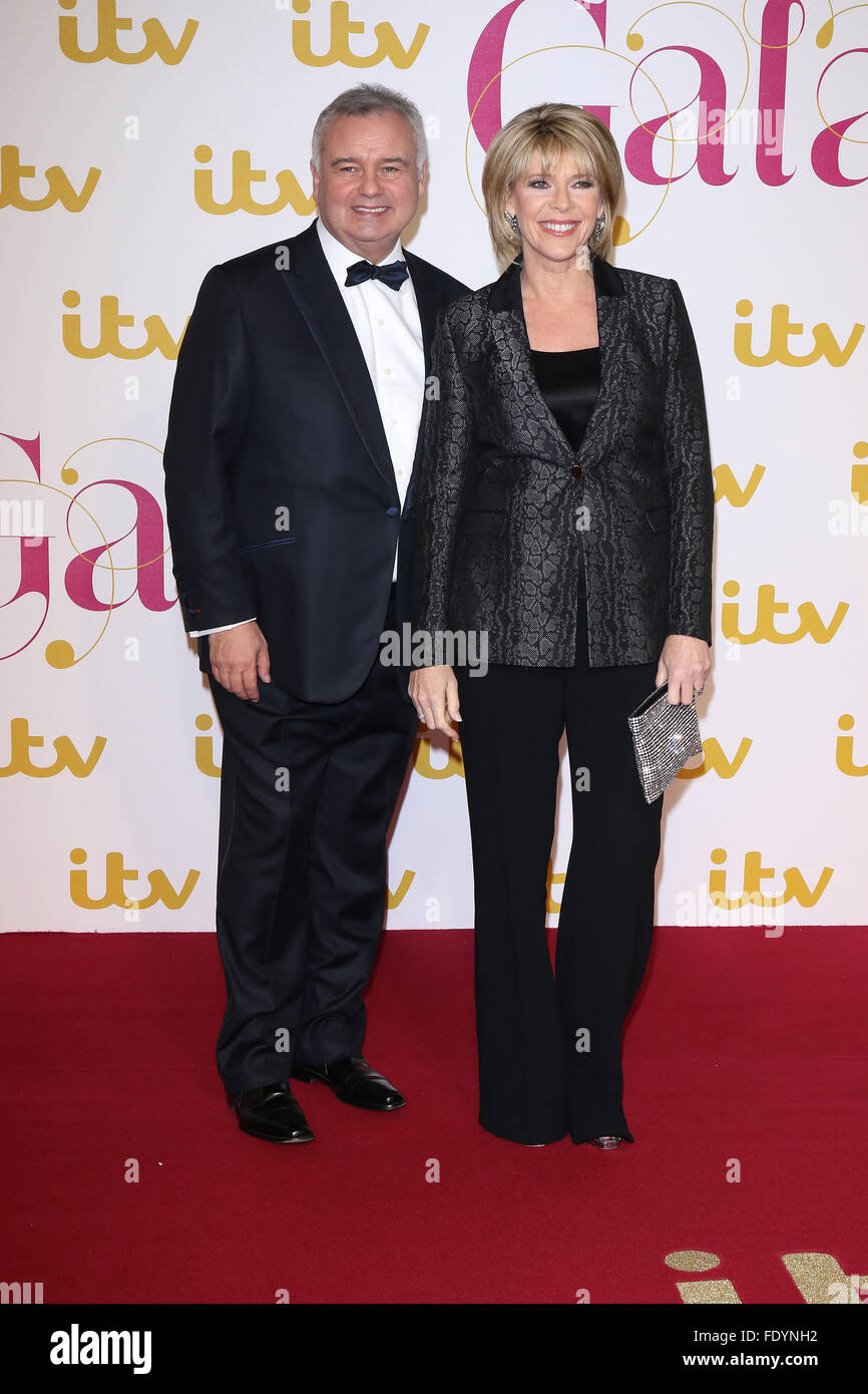London, UK, 19. November 2015: Eamonn Holmes und Ruth Langsford besuchen die ITV-Gala im London Palladium in London Stockfoto