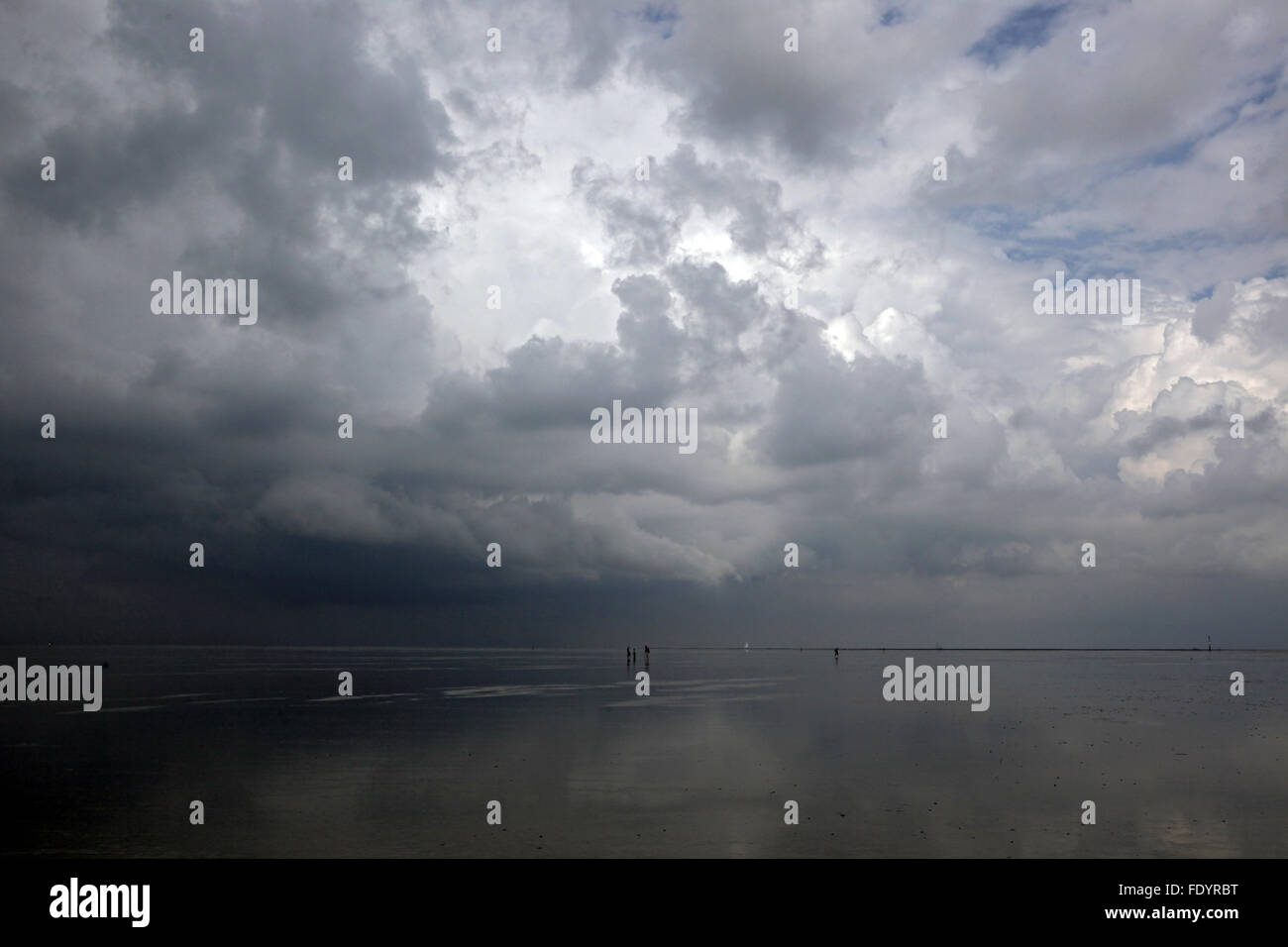 Cuxhaven, Deutschland, Gewitterwolken über das Wattenmeer Stockfoto