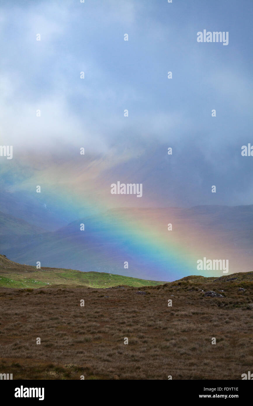 Berg Regenbogen, Connemara, County Galway, Irland. Stockfoto