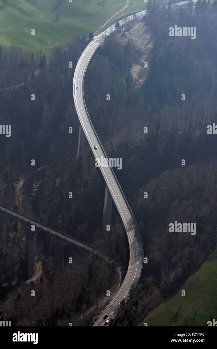 Beromuenster, Schweiz, mit Blick auf zwei Strassenbruecken Stockfoto