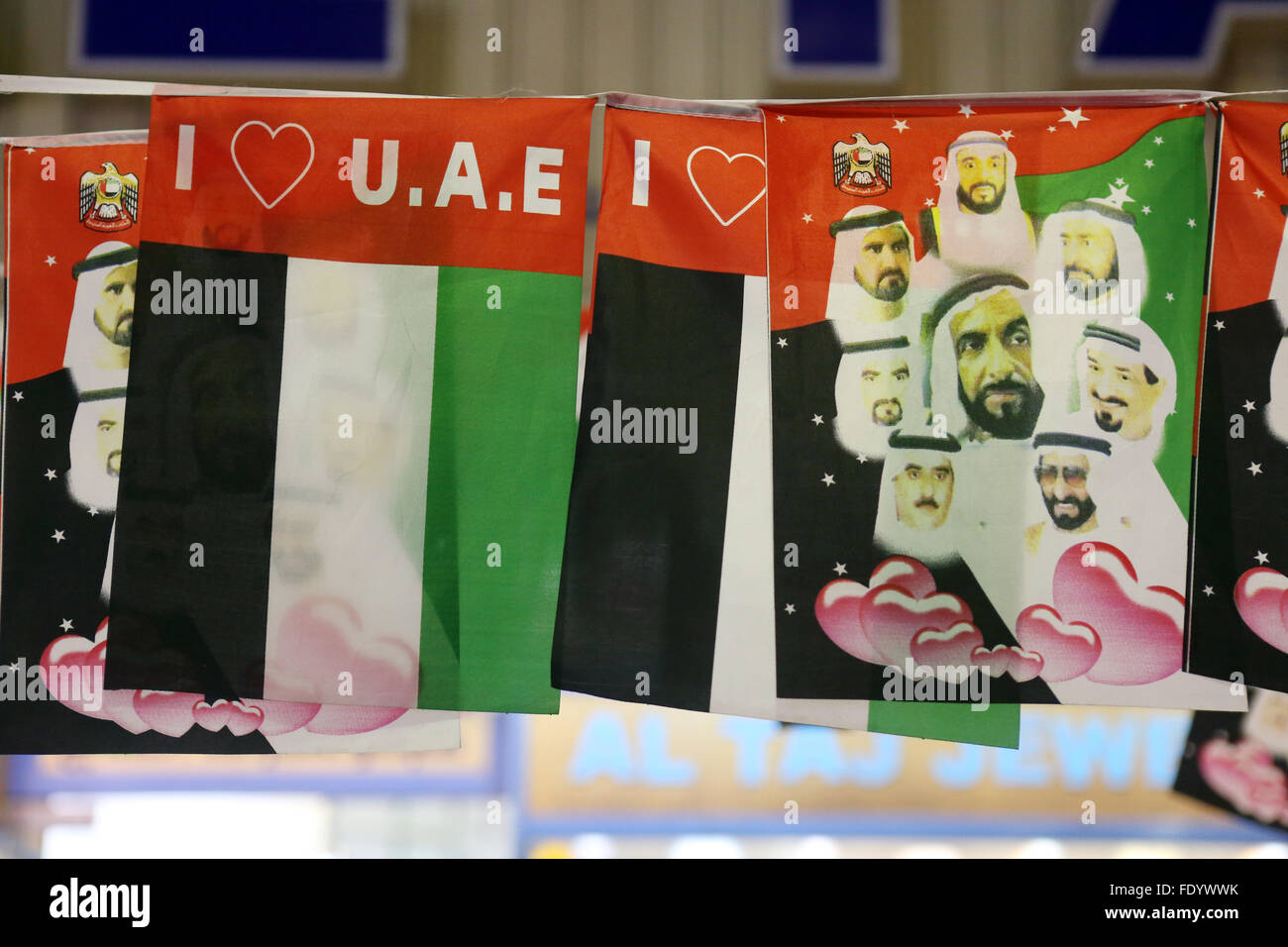 Dubai, Vereinigte Arabische Emirate, Nationalflaggen mit dem Konterfei der Herrscherfamilie Al Maktoum Stockfoto