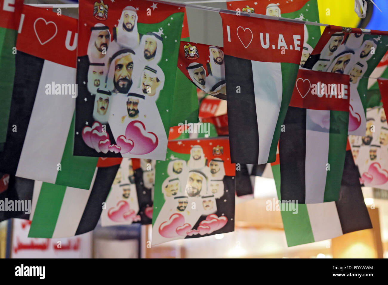 Dubai, Vereinigte Arabische Emirate, Nationalflaggen mit dem Konterfei der Herrscherfamilie Al Maktoum Stockfoto