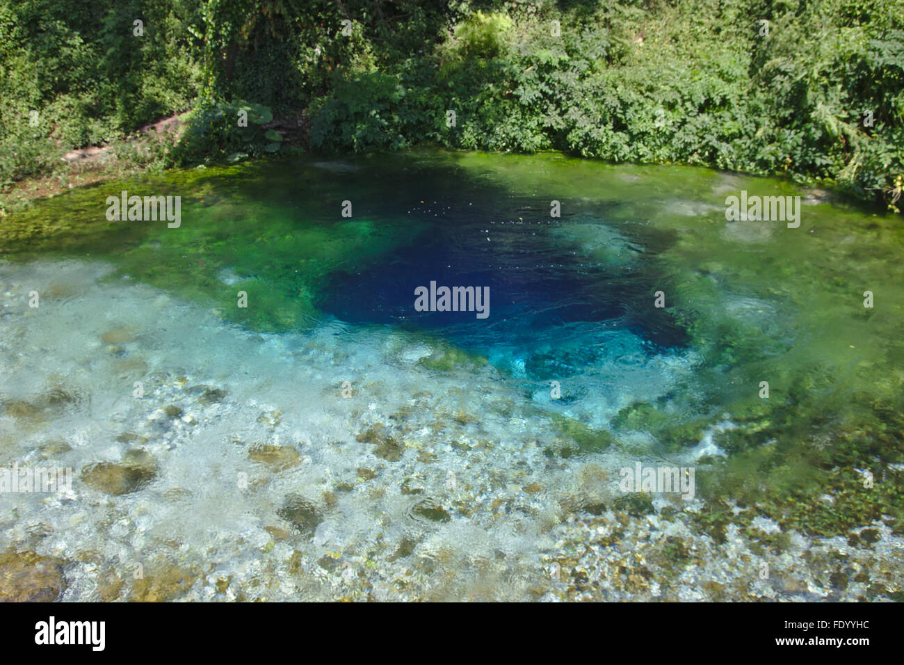 Blue Eye Spring (Syri ich Kalter), bunte Karstquelle in Südalbanien Stockfoto