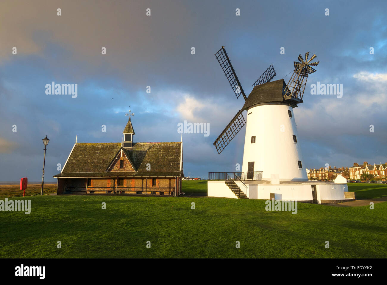 Die Mühle bei Lytham an der Fylde coast in Lancashire ist eine lokale Sehenswürdigkeiten und beliebte Touristenattraktion Stockfoto