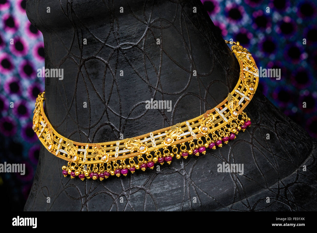 Gold Schmuck, Goldkette, indischer Schmuck-Design, zeitgenössische indische Goldschmuck Goldschmuck ausgestellt, Mode Stockfoto