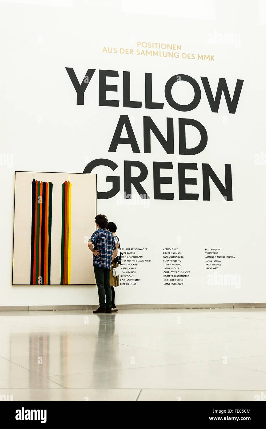 Junges Paar im Frankfurter Museum für moderne Kunst Stockfoto