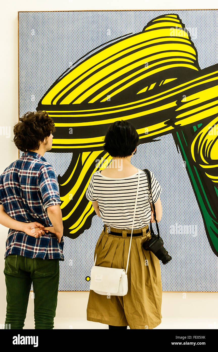 Junges Paar im Frankfurter Museum für moderne Kunst Stockfoto