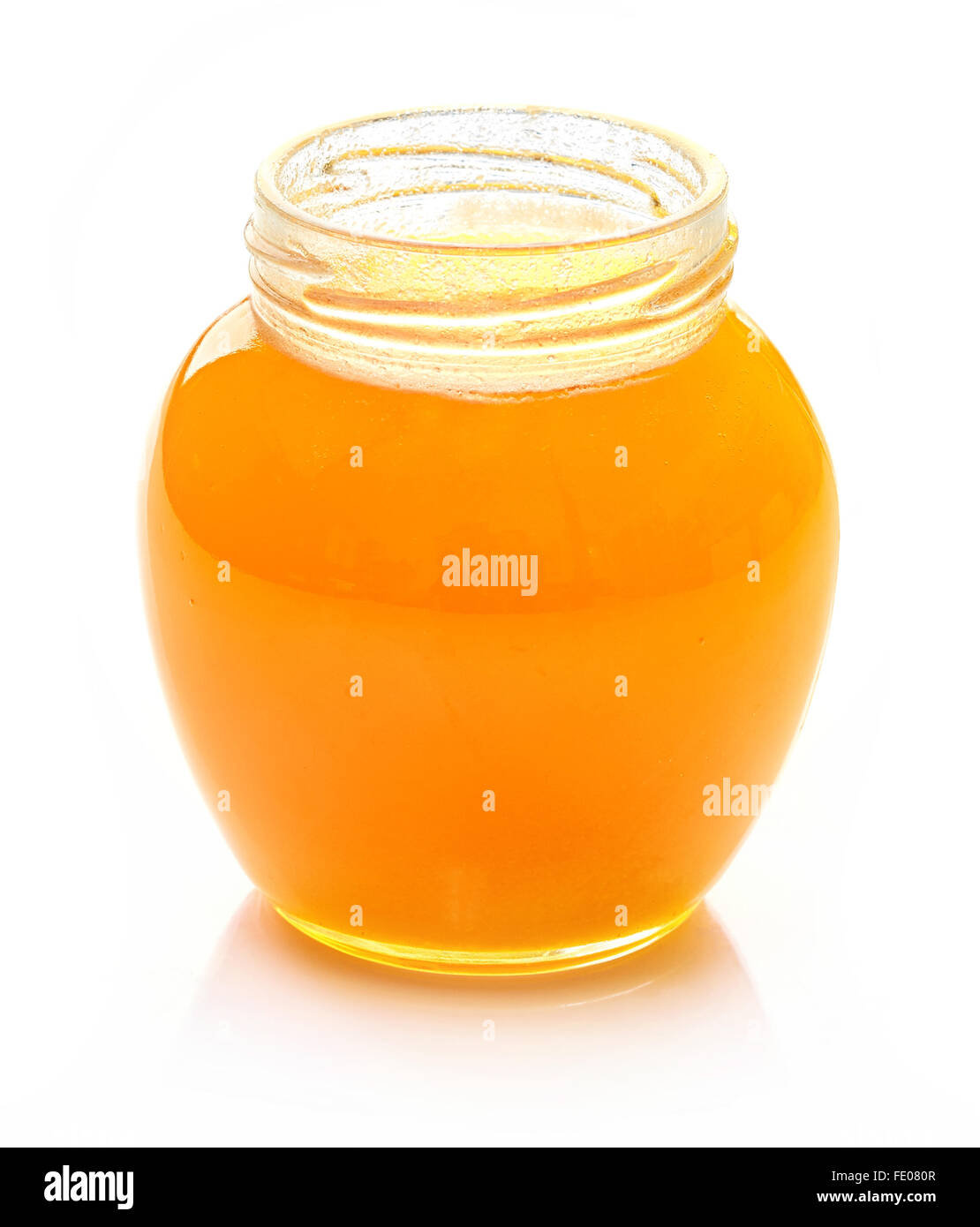 Topf mit Honig auf weißem Hintergrund Stockfoto