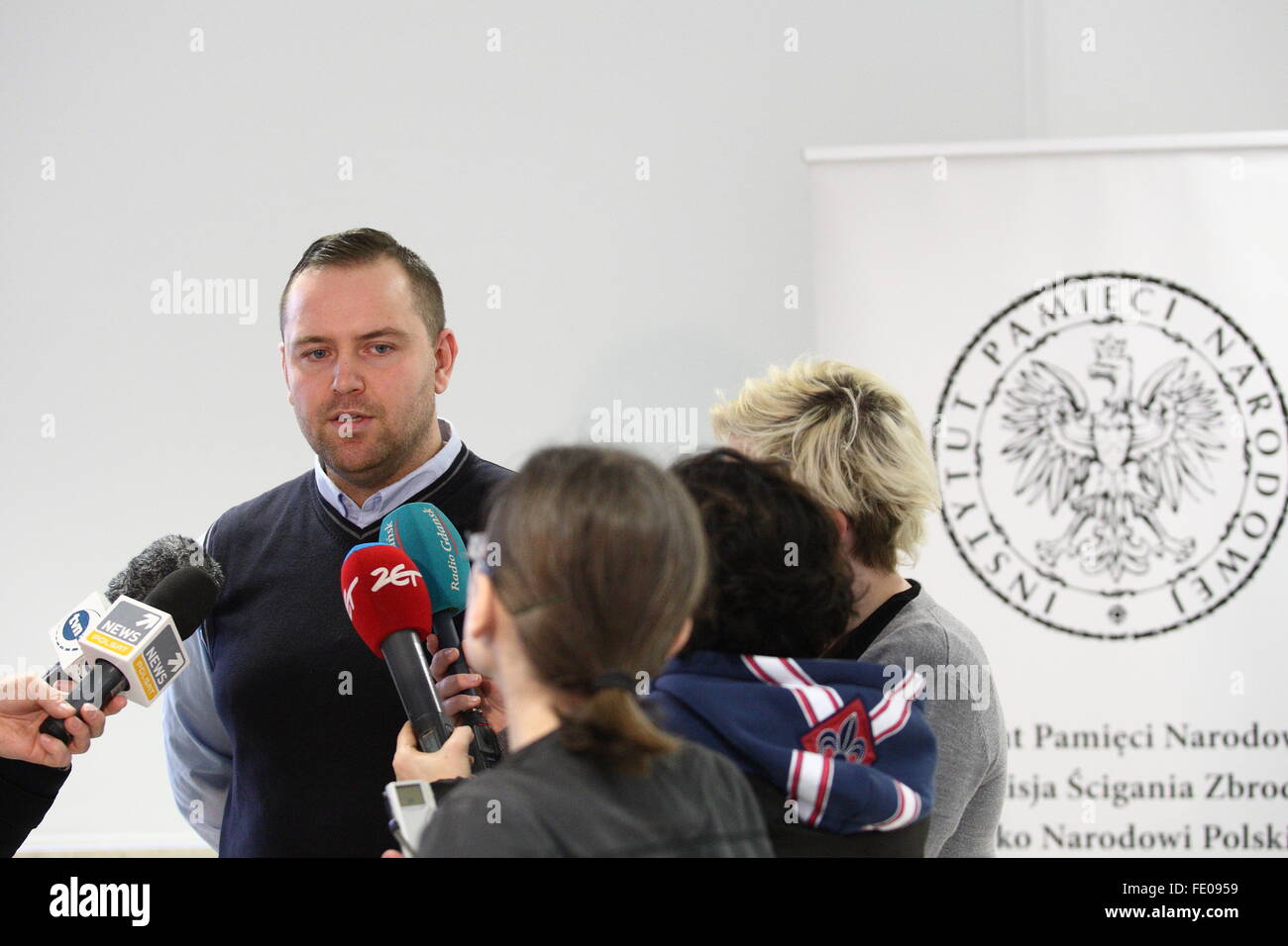 Danzig, Polen. 3. Februar 2016. Kopf von Danzig Zweig des Institut nationales Gedenken (IPN). Dr. Karol Nawrocki (im Bild), der Leiter der Niederlassung für öffentliche Bildung präsentiert die Gründe für die Stornierung der geplanten am März 16 Debatte mit Lech Walesa über Walesa angebliche Kooperation mit den kommunistischen Sicherheitsdiensten in den 1970er Jahren. Bildnachweis: Michal Fludra/Alamy Live-Nachrichten Stockfoto