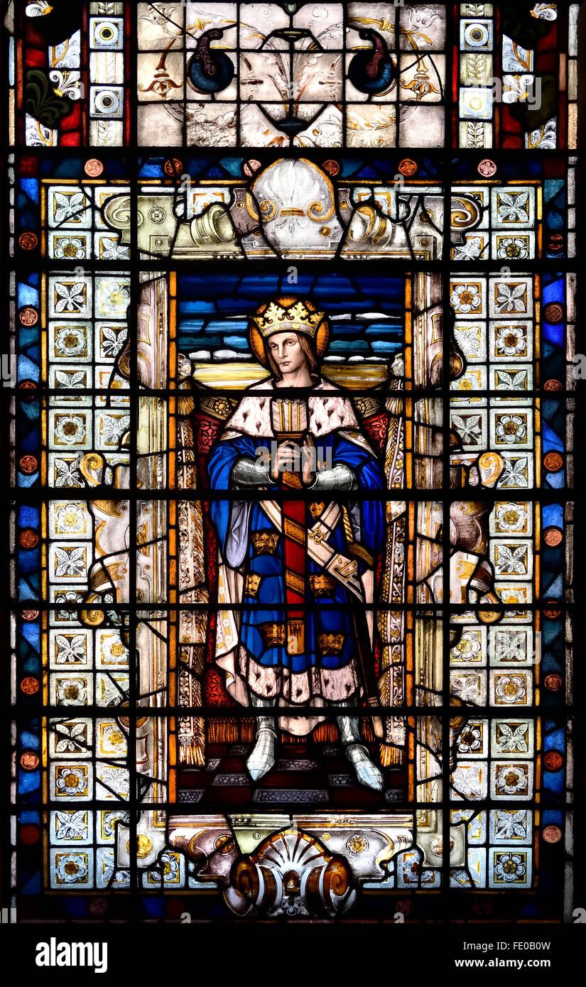 London, England, Vereinigtes Königreich. Kirche St. Edmund König & Märtyrer, Lombard Street.  Buntglasfenster - Saint / König Edmund Stockfoto
