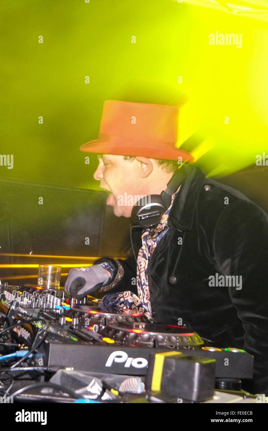 Schauspieler und DJ Craig Charles bringt die Musik mit seiner Funk und Soul Show in Preston, UK. Stockfoto