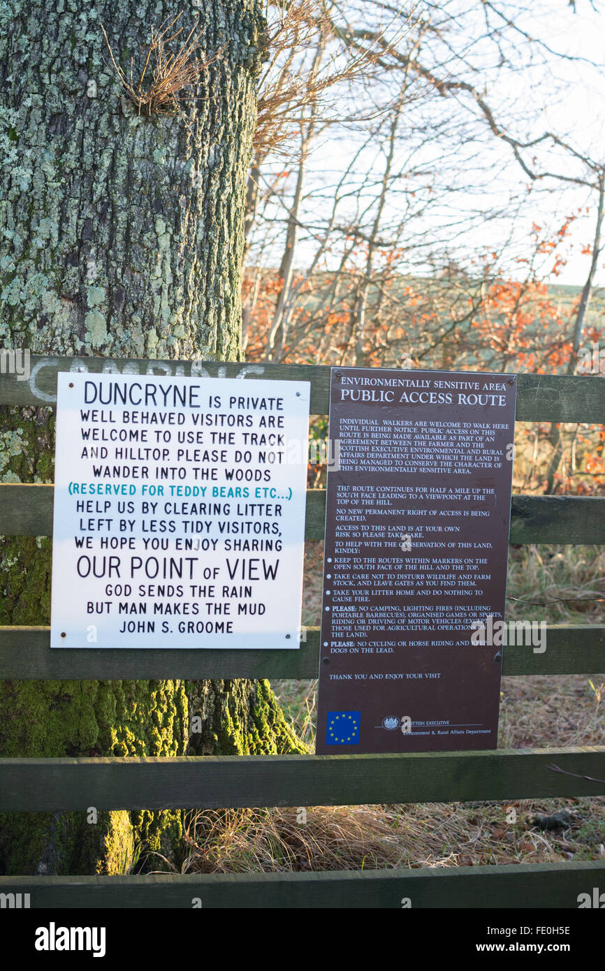 Duncryne Hill, Gartocharn, Loch Lomond, Schottland, UK - humorvolle Zeichen zum Jahresbeginn den Fußweg hinauf zum Aussichtspunkt Stockfoto