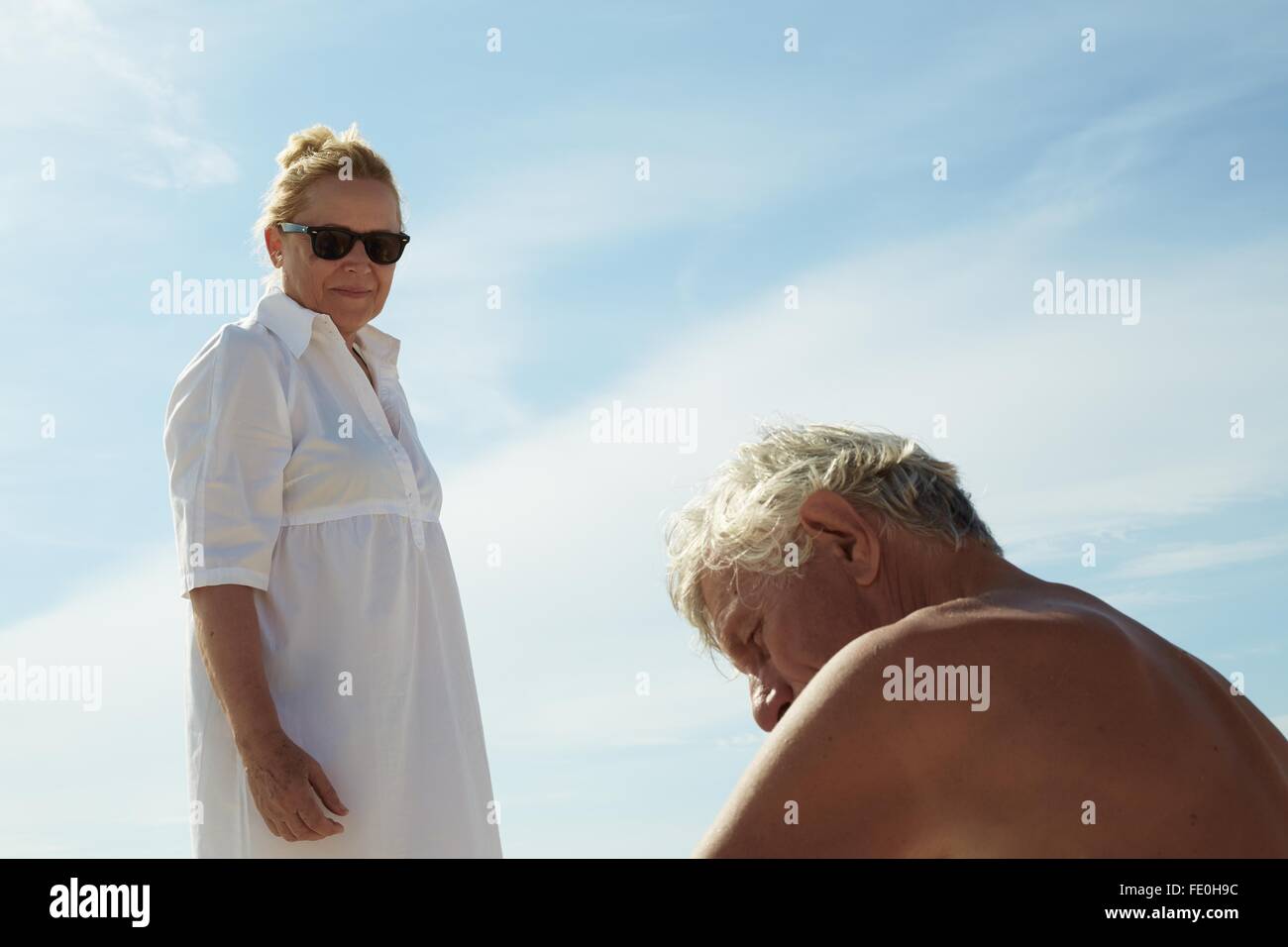 Älteres Paar genießen Ferien am Strand Stockfoto