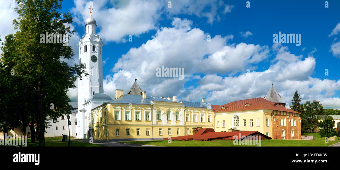 Clock Tower und Kirche des Heiligen Sergius von Radonezh Stockfoto