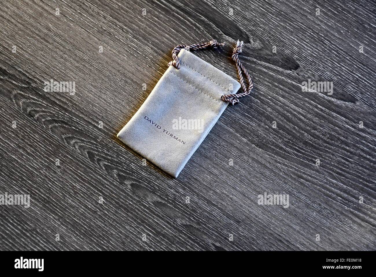 David Yurman Schmuck Beutel auf eine Holzoberfläche Stockfoto