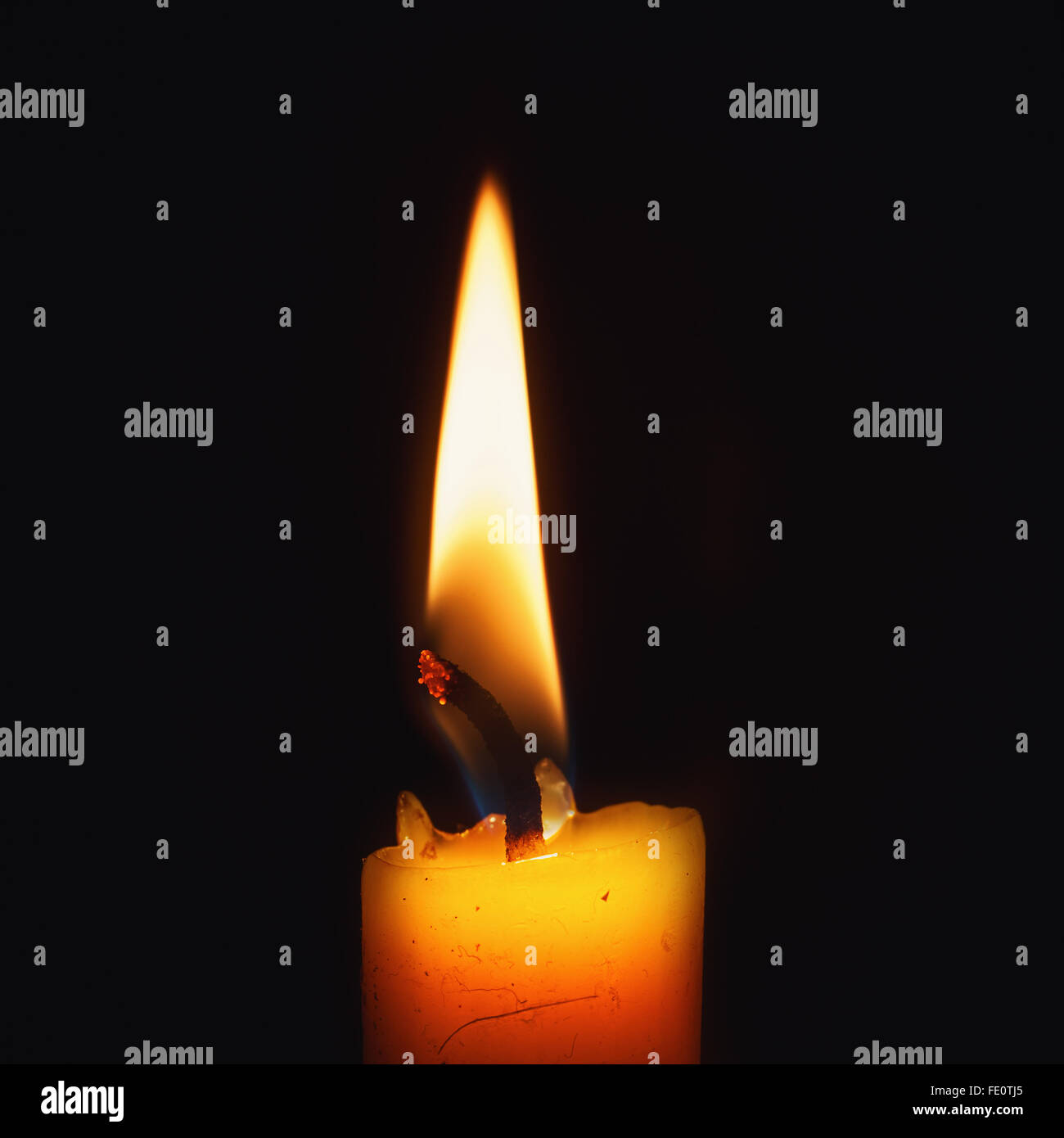 Details einer Kerzenflamme, Studio isoliert. Stockfoto
