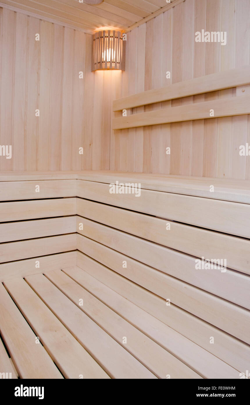 Hölzerne Dampfbad oder Sauna für einen gesunden Lebensstil Stockfoto