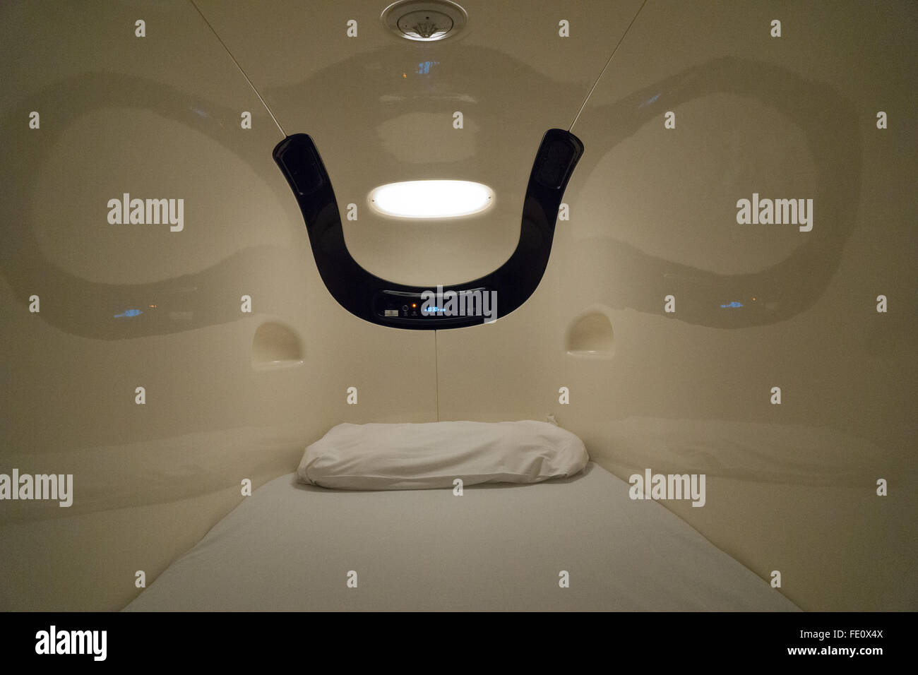 Schlafbereich in einem Kapselhotel Stockfoto