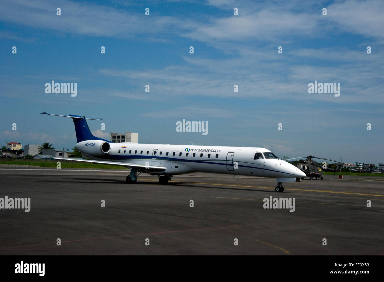 Jet-Flugzeug auf dem Rollfeld am Flughafen in Ecuador, Südamerika Stockfoto