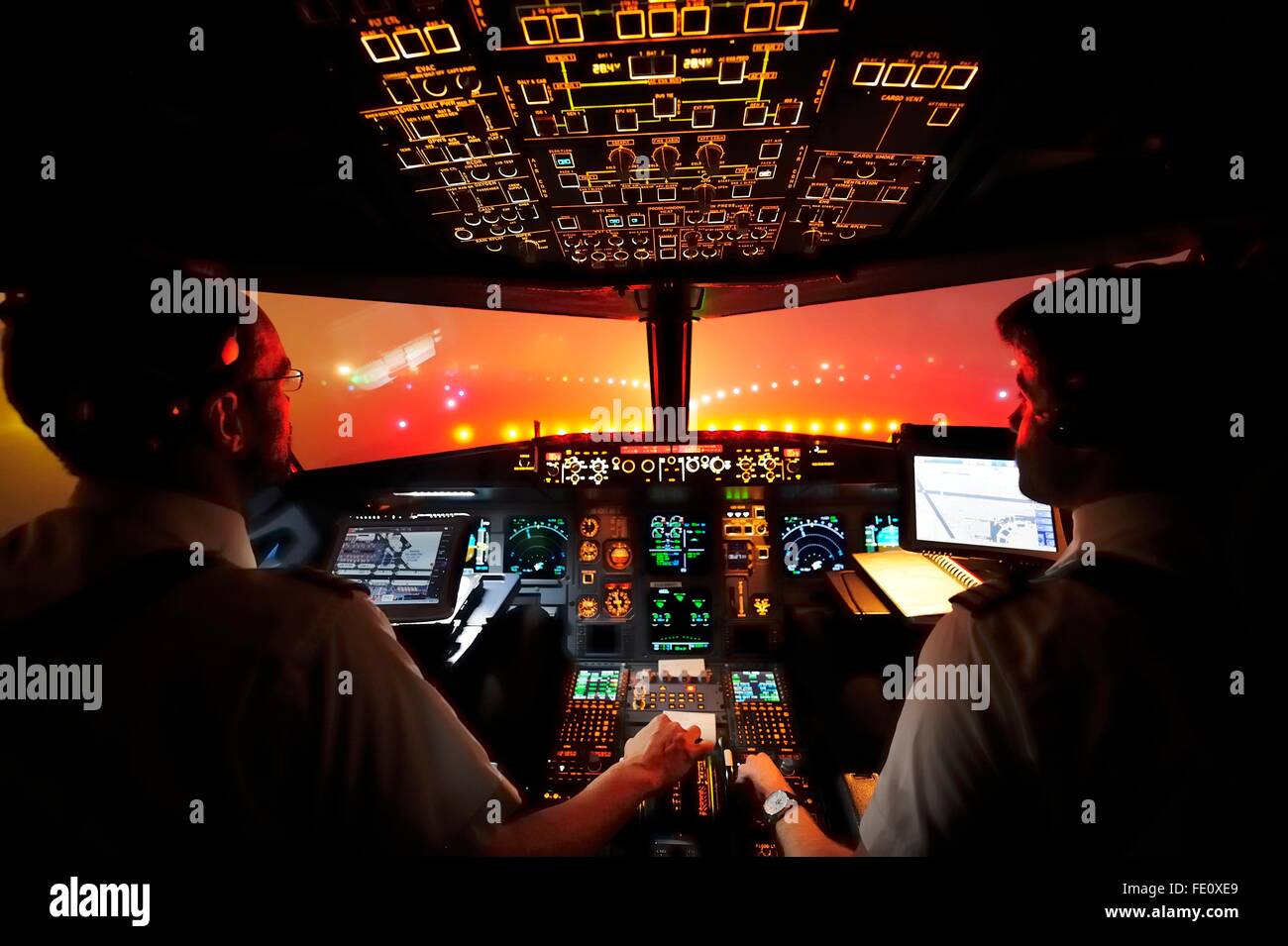 Pilot und Copilot im Cockpit, Airbus A321 Stockfoto