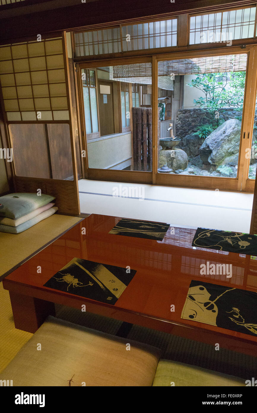Teestube in einem Shop in Kyoto Japan Stockfoto