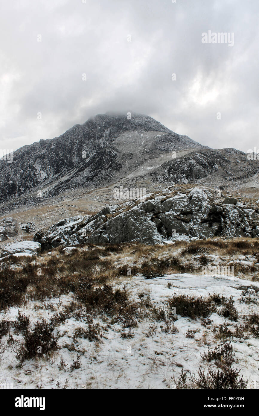 Winter Schneefall am Berg Tryfan Snowdonia National Park Wales Stockfoto