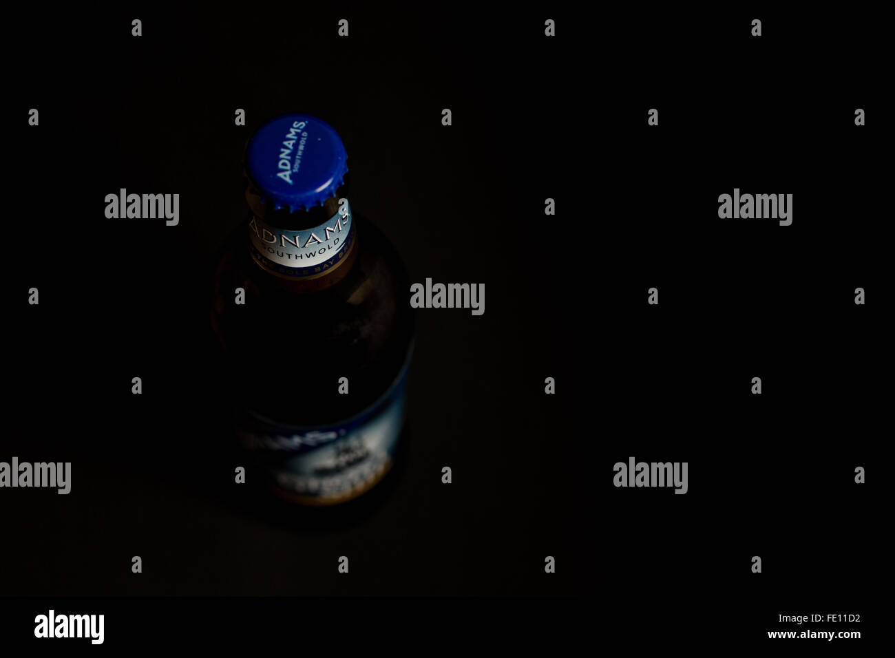 Adnams Geisterschiff pale Ale in einem Studio-Hintergrund Stockfoto