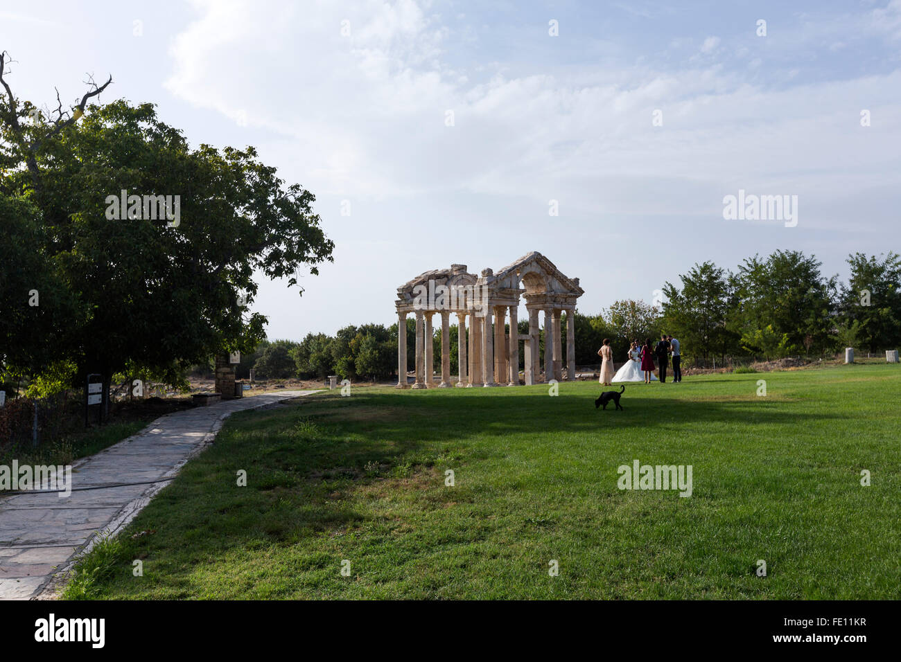 Hochzeit Foto-Session in der monumentalen Tor oder Tetrapylon. Aphrodisias, Türkei Stockfoto