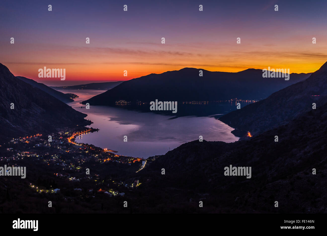 Traumhaften Sonnenuntergang in Risan, Boka Bucht, Montenegro Stockfoto