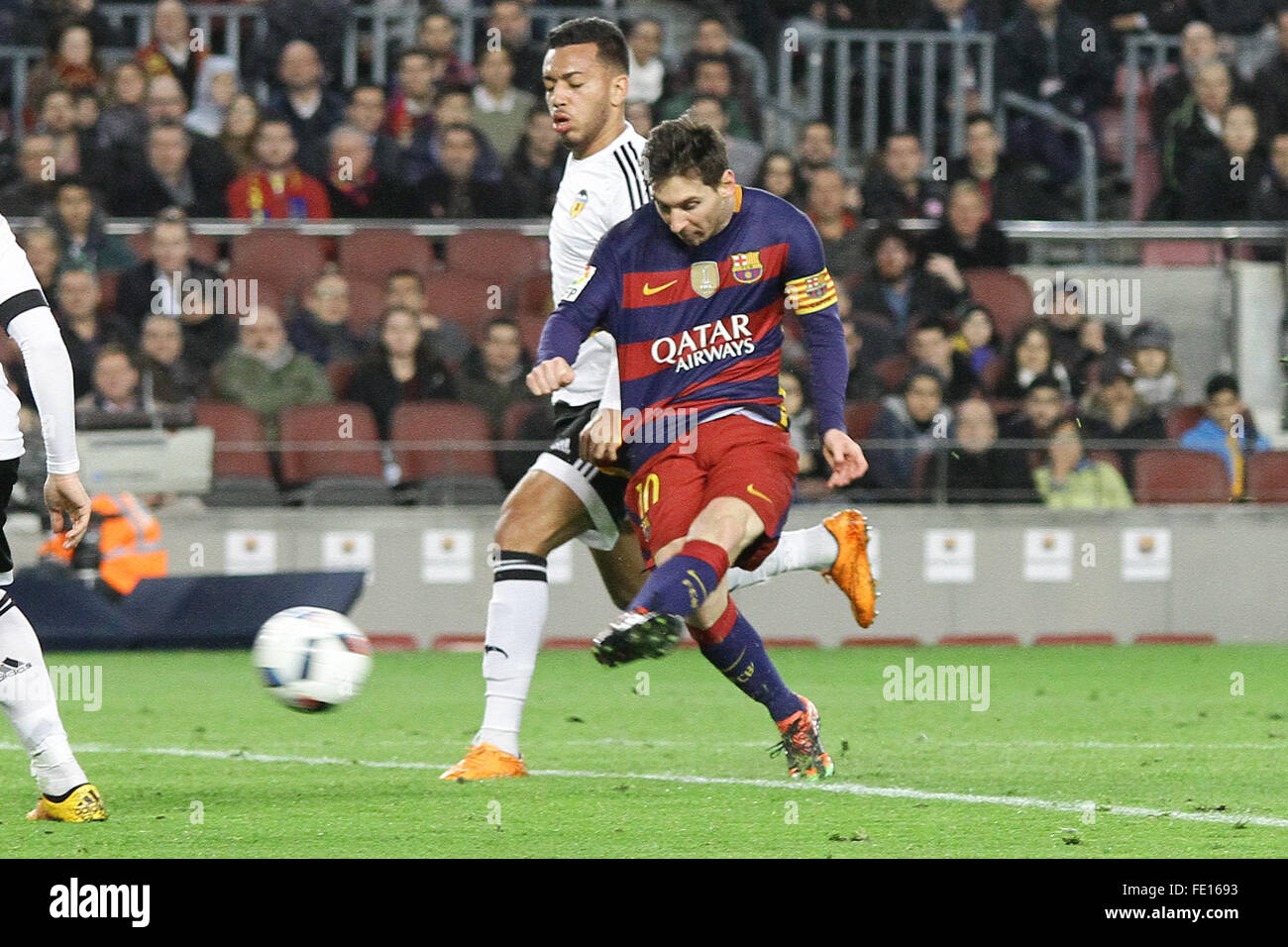 Camp Nou, Barcelona, Spanien. 3. Februar 2016. Copa Del Rey. Barcelona und Valencia. Messi im Shooter-Action Credit: Action Plus Sport/Alamy Live News Stockfoto