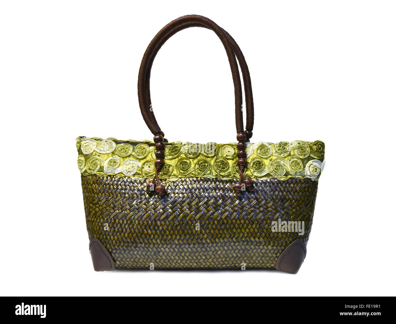 Bambus geflochtenen Tasche auf weißem Hintergrund Stockfoto