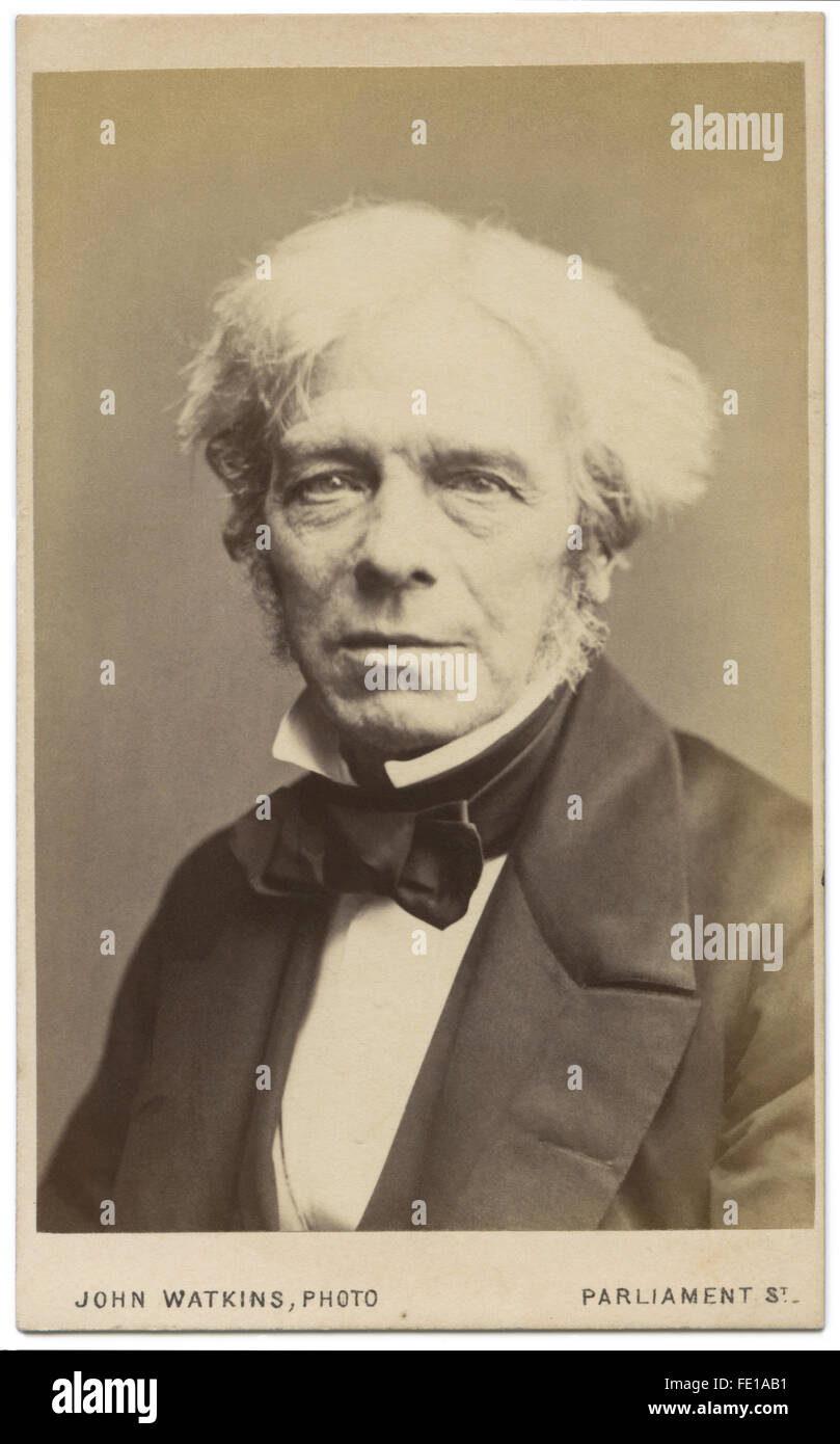 Carte-de-Visite von Michael Faraday, sitzt einer der einflussreichsten Wissenschaftler in der Geschichte, in eine 1860er Jahren Porträt von John Watkins. Stockfoto