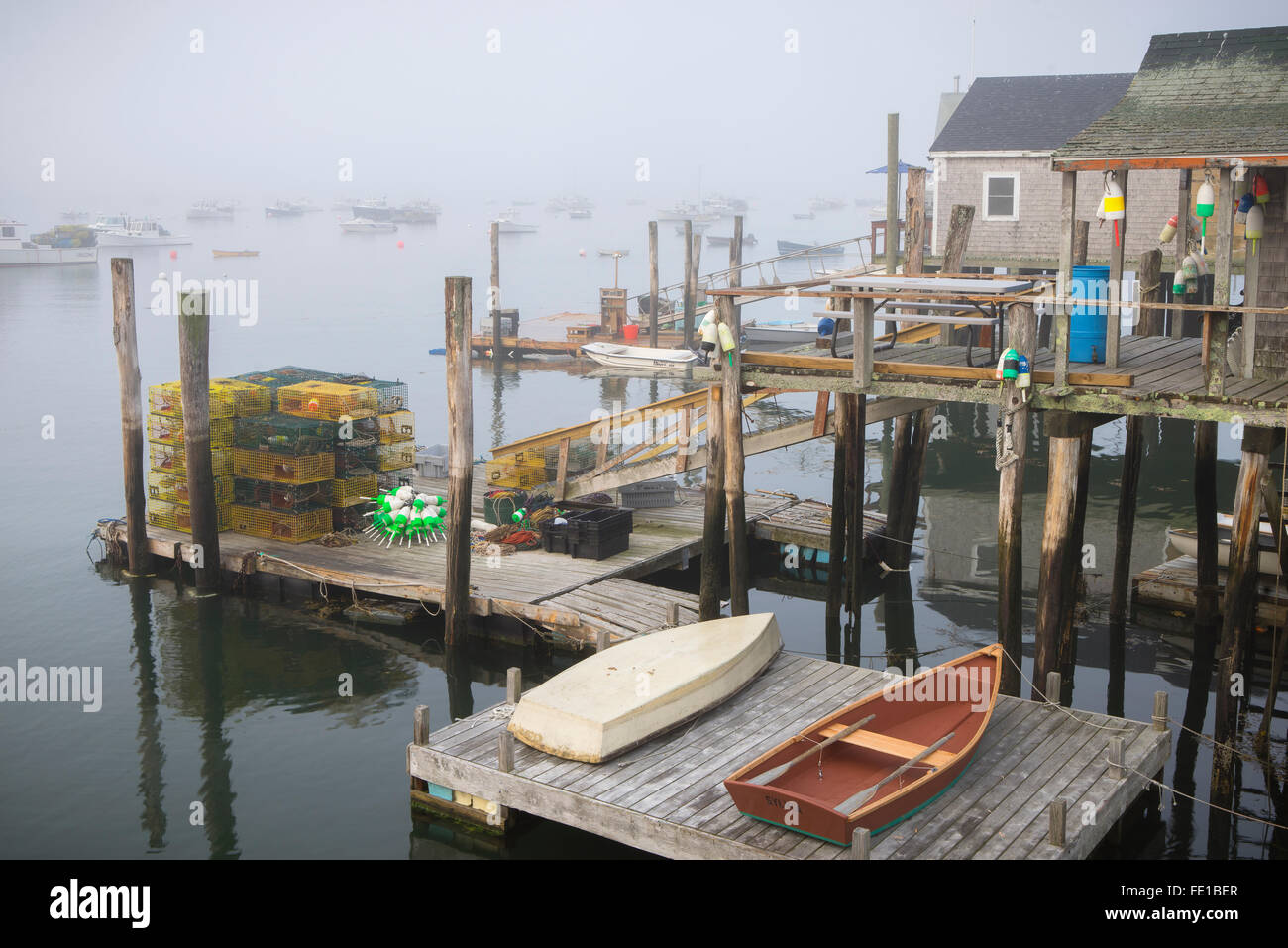 Zentrale Küste, Maine: Hafen, Blick auf Boote und Docks des Hafens Freundschaft Stockfoto