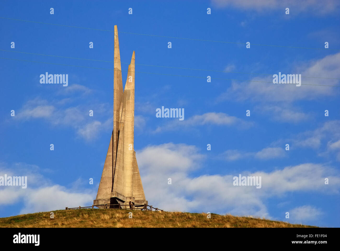 Lusiana, Hochebene von Asiago oder (Altopiano dei Sette Comuni), Italien. Monte Corno, das Denkmal für die Partisanen in Erinnerung an den heftigen Kämpfen, die in diesen Bergen während des zweiten Weltkrieges stattfand. Stockfoto