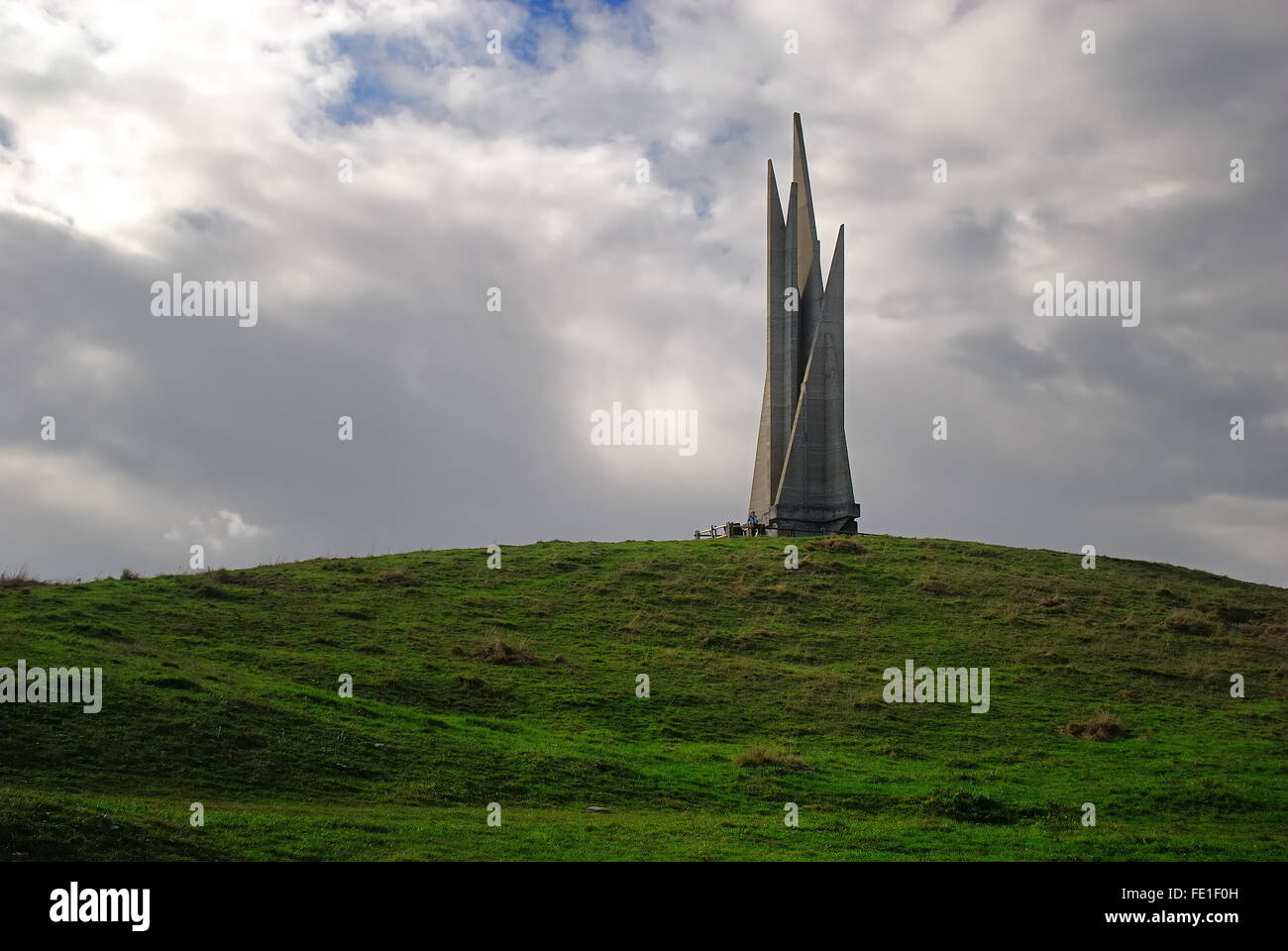 Lusiana, Hochebene von Asiago oder (Altopiano dei Sette Comuni), Italien. Monte Corno, das Denkmal für die Partisanen in Erinnerung an den heftigen Kämpfen, die in diesen Bergen während des zweiten Weltkrieges stattfand. Stockfoto