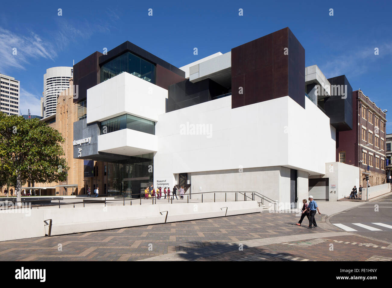 Ansicht der Rückseite des Museums in Zusammenhang. Museum für zeitgenössische Kunst Australia, Sydney, Australien. Architekt: Sam Marshall, 2015. Stockfoto