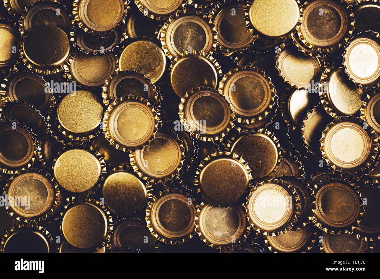 Bier Flasche Kappen Heap, No-Name metallischen Caps als Muster Hintergrund. Stockfoto