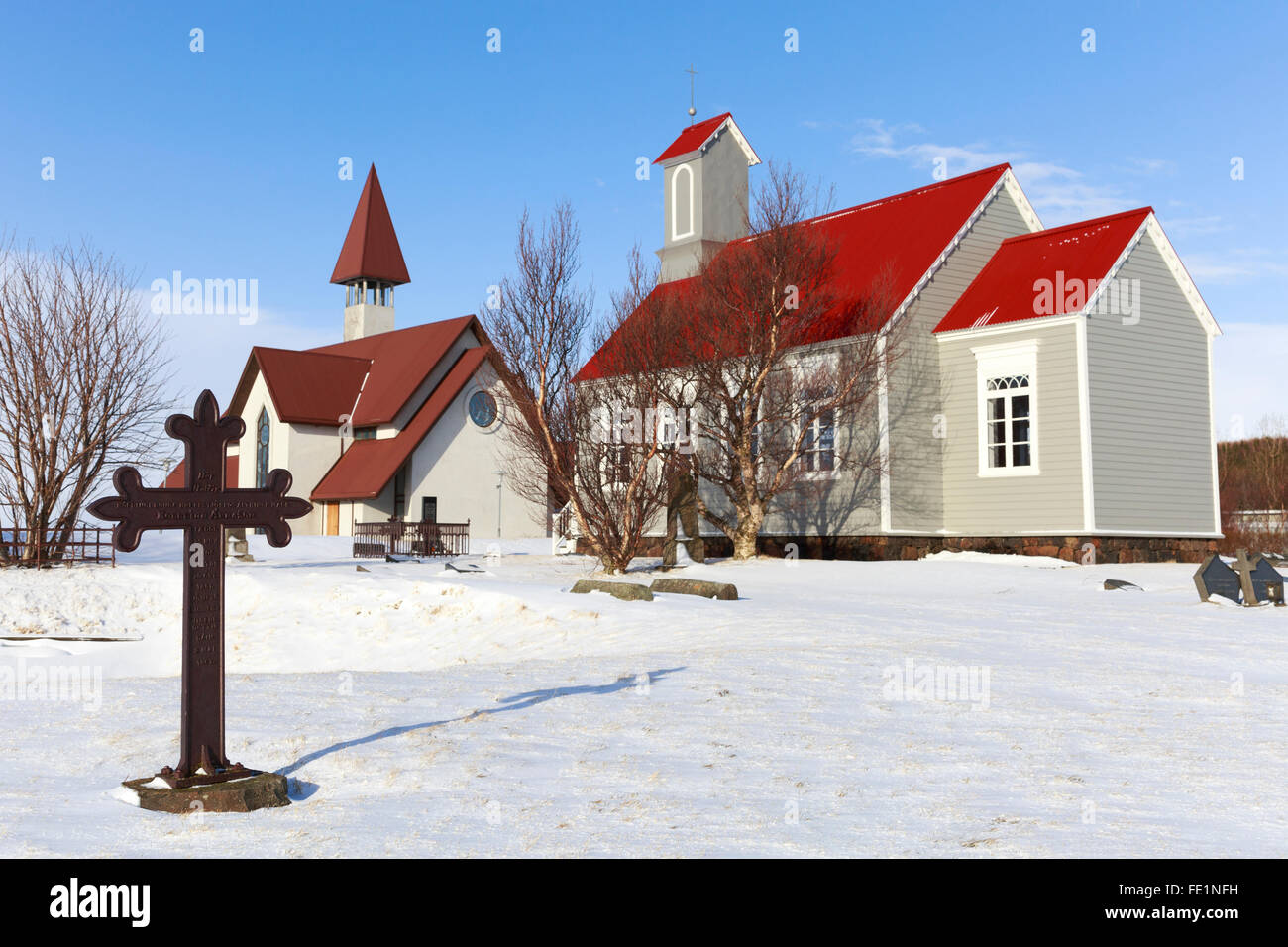 Moderne Kirche und Kirche aus dem 19. Jahrhundert in Reykholt, Island Stockfoto