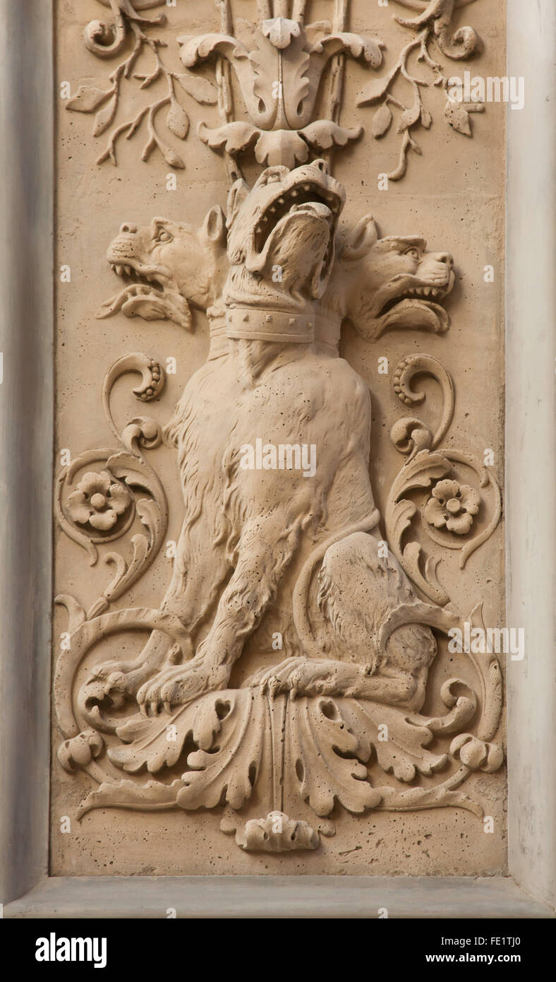 Cerberus, dargestellt in der Galleria Vittorio Emanuele II in Mailand, Lombardei, Italien. Stockfoto