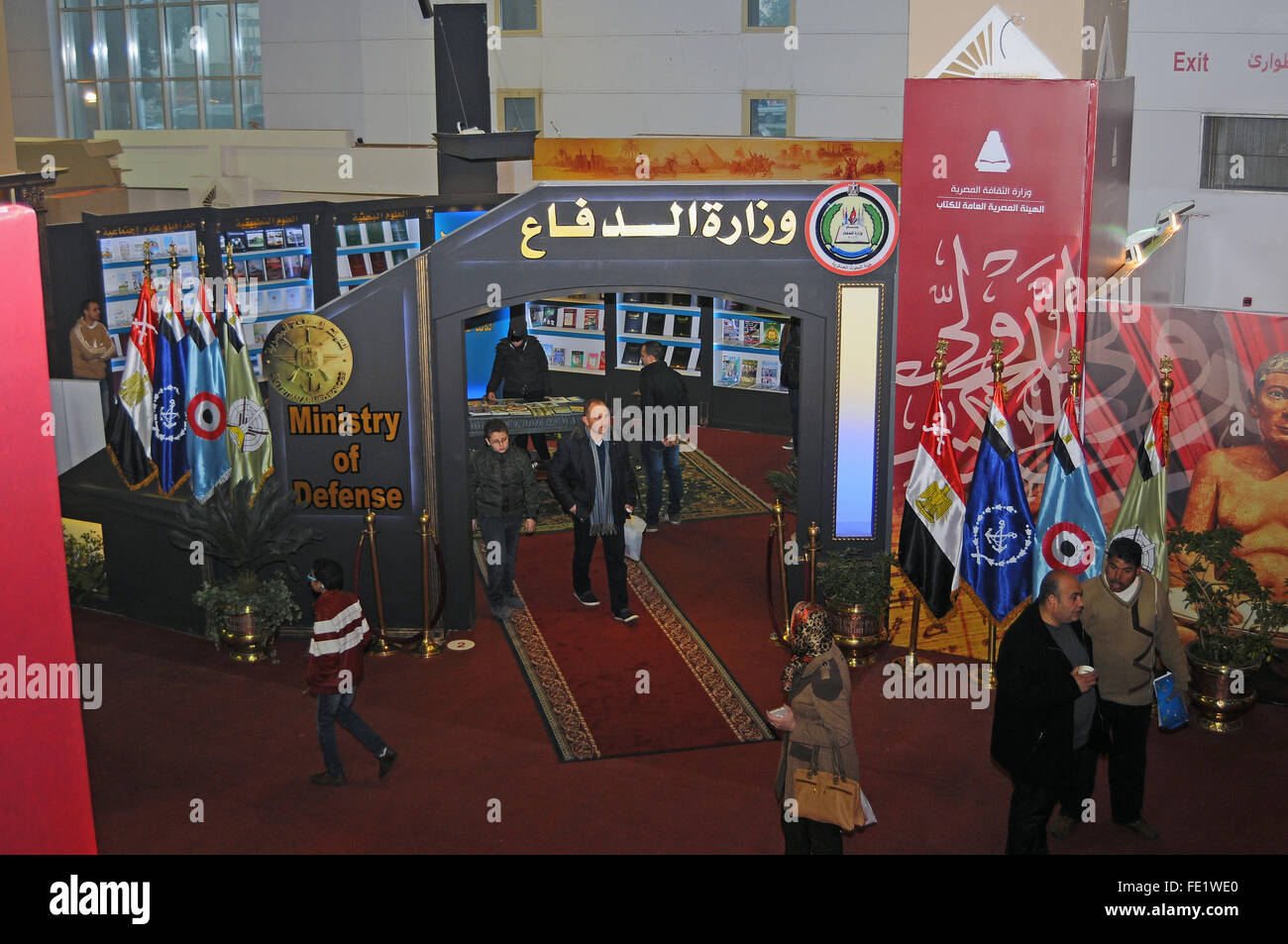 Kairo, Ägypten. 27. Januar 2016. Der Pavillon des ägyptischen Verteidigungsministeriums, die eigene Publikationen auf der 47. Kairo Buchmesse in Kairo, Ägypten, 27. Januar 2016 darstellt. Foto: Matthias Toedt - NO-Draht-SERVICE-/ Dpa/Alamy Live News Stockfoto