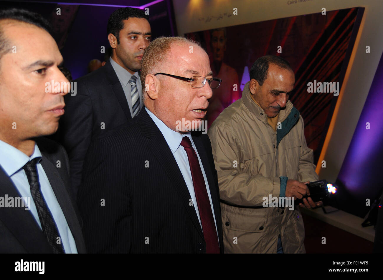 Ägyptens Kulturminister Helmy Al-Namnam bei der Eröffnung der 47. Kairo Buchmesse in Kairo, Ägypten, 27. Januar 2016. Foto: Matthias Toedt - kein Draht-Dienst- Stockfoto