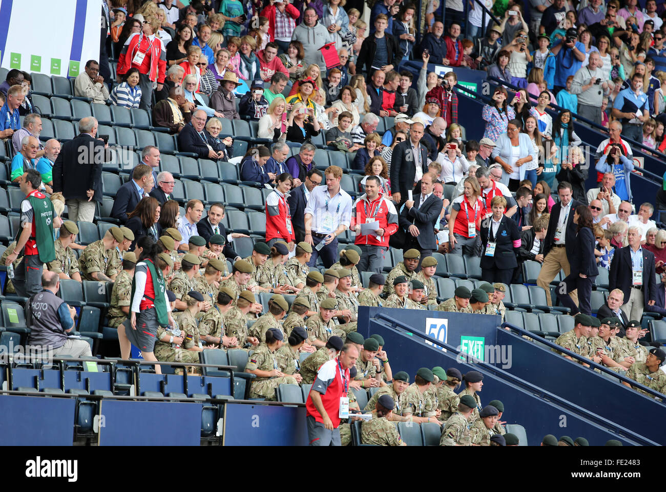 Prinz William, Prinz Harry, Kate und Lord Seb Coe im Hampden Park, Glasgow, während der Commonwealth Games 2014 Stockfoto