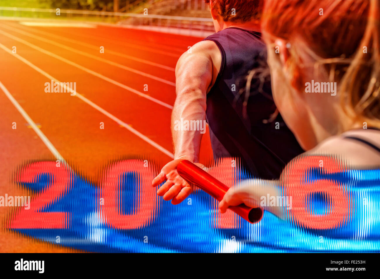 Staffellauf Athleten Übergabe der Poles. Überlagerung von 2016 Bewegung verwischt Datum mit 3D-Effekt. Stockfoto